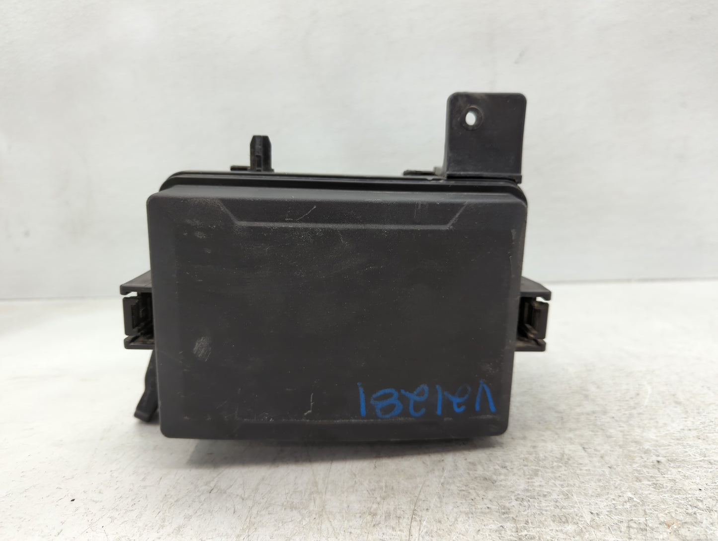 2020 Hyundai Venue Fusebox Fuse Box Panel Relay Module P/N:91270-K2080 Fits OEM Used Auto Parts - Oemusedautoparts1.com