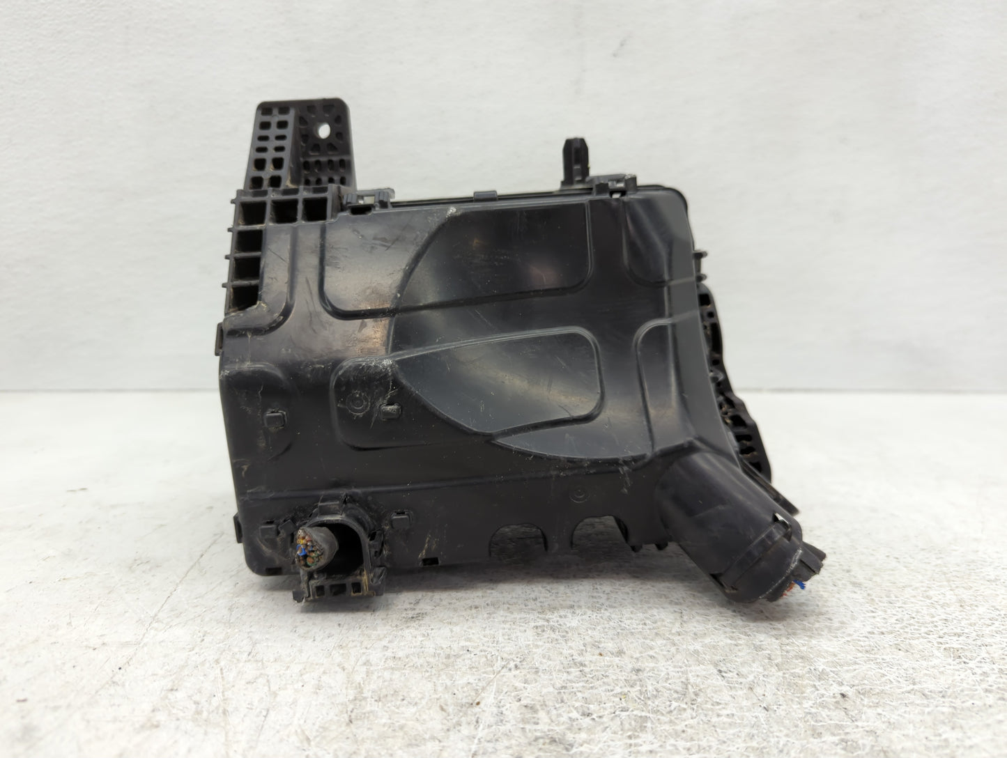 2020 Hyundai Venue Fusebox Fuse Box Panel Relay Module P/N:91270-K2080 Fits OEM Used Auto Parts - Oemusedautoparts1.com