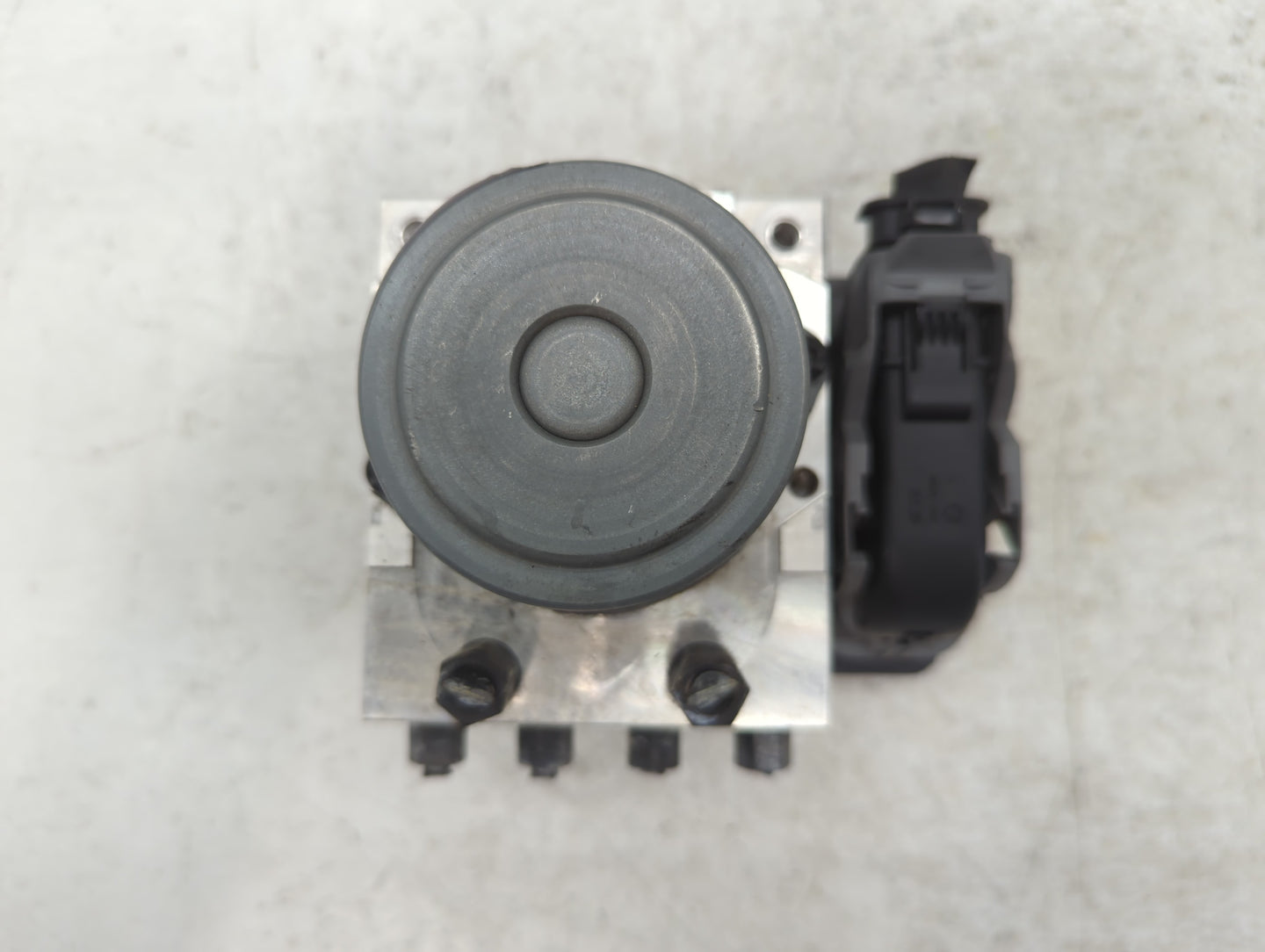 2020 Hyundai Venue ABS Pump Control Module Replacement P/N:58900-K2500 Fits OEM Used Auto Parts - Oemusedautoparts1.com