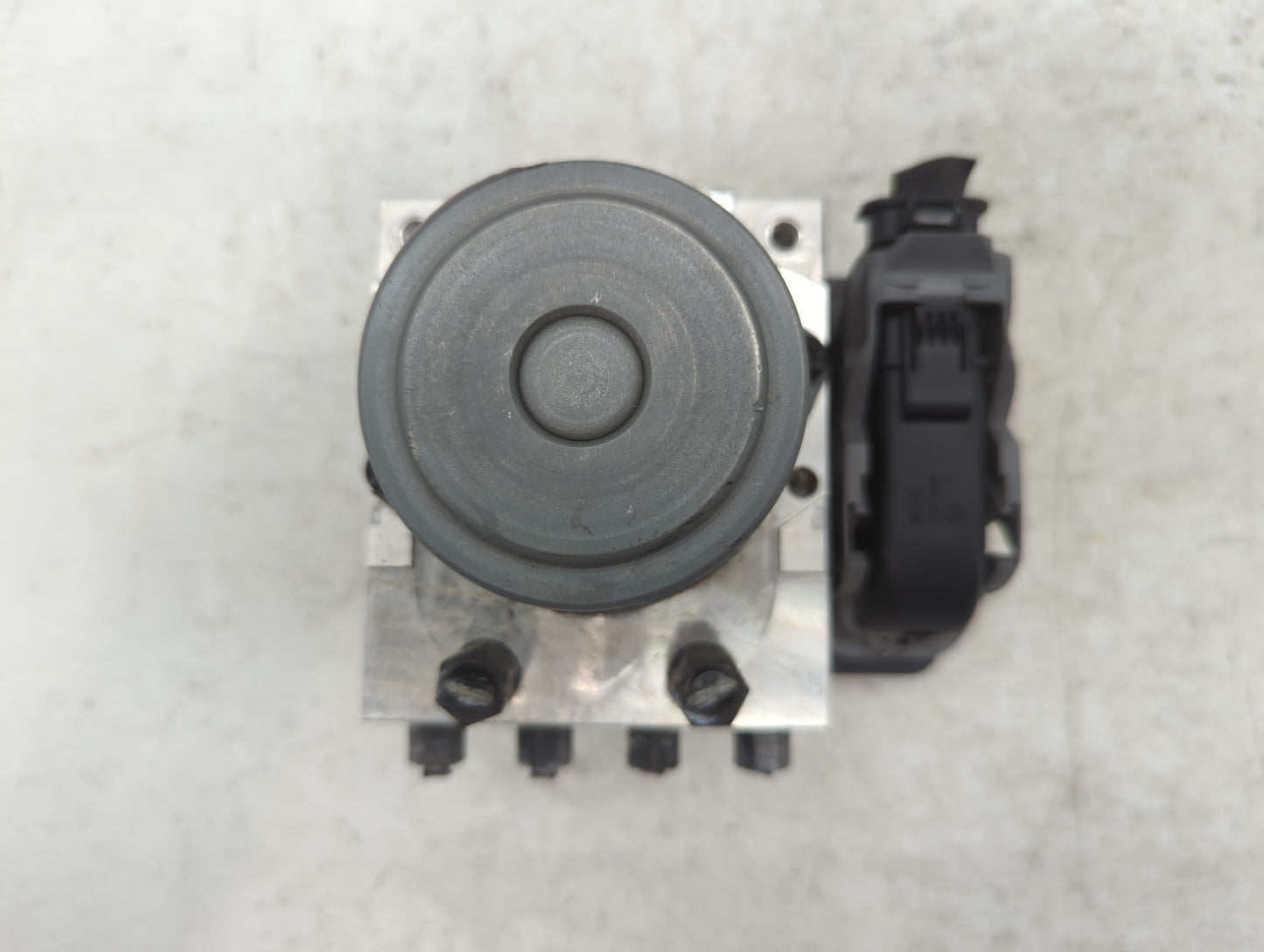 2020 Hyundai Venue ABS Pump Control Module Replacement P/N:58900-K2500 Fits OEM Used Auto Parts - Oemusedautoparts1.com
