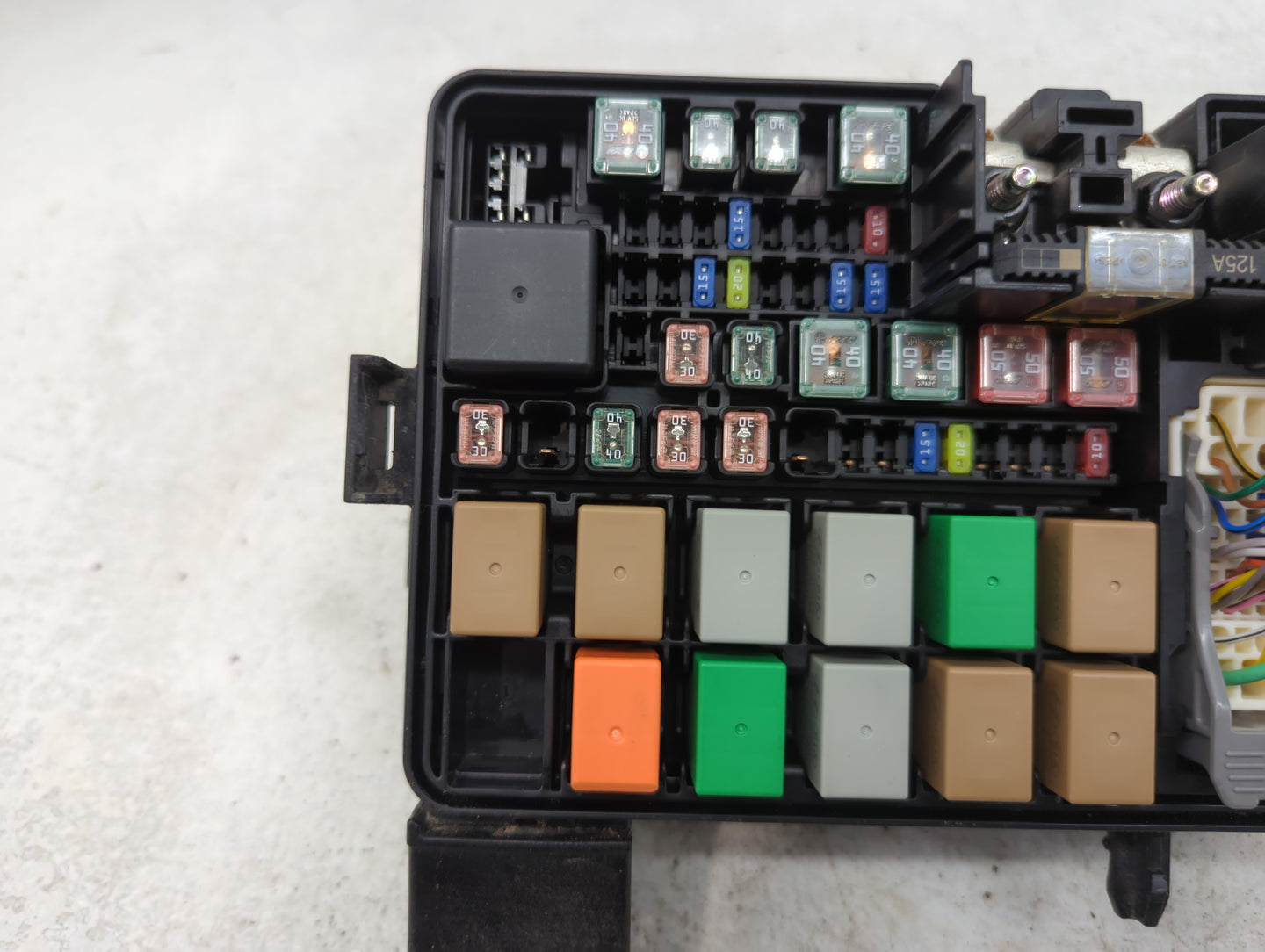 2020 Hyundai Venue Fusebox Fuse Box Panel Relay Module P/N:91260-K2040 Fits OEM Used Auto Parts - Oemusedautoparts1.com