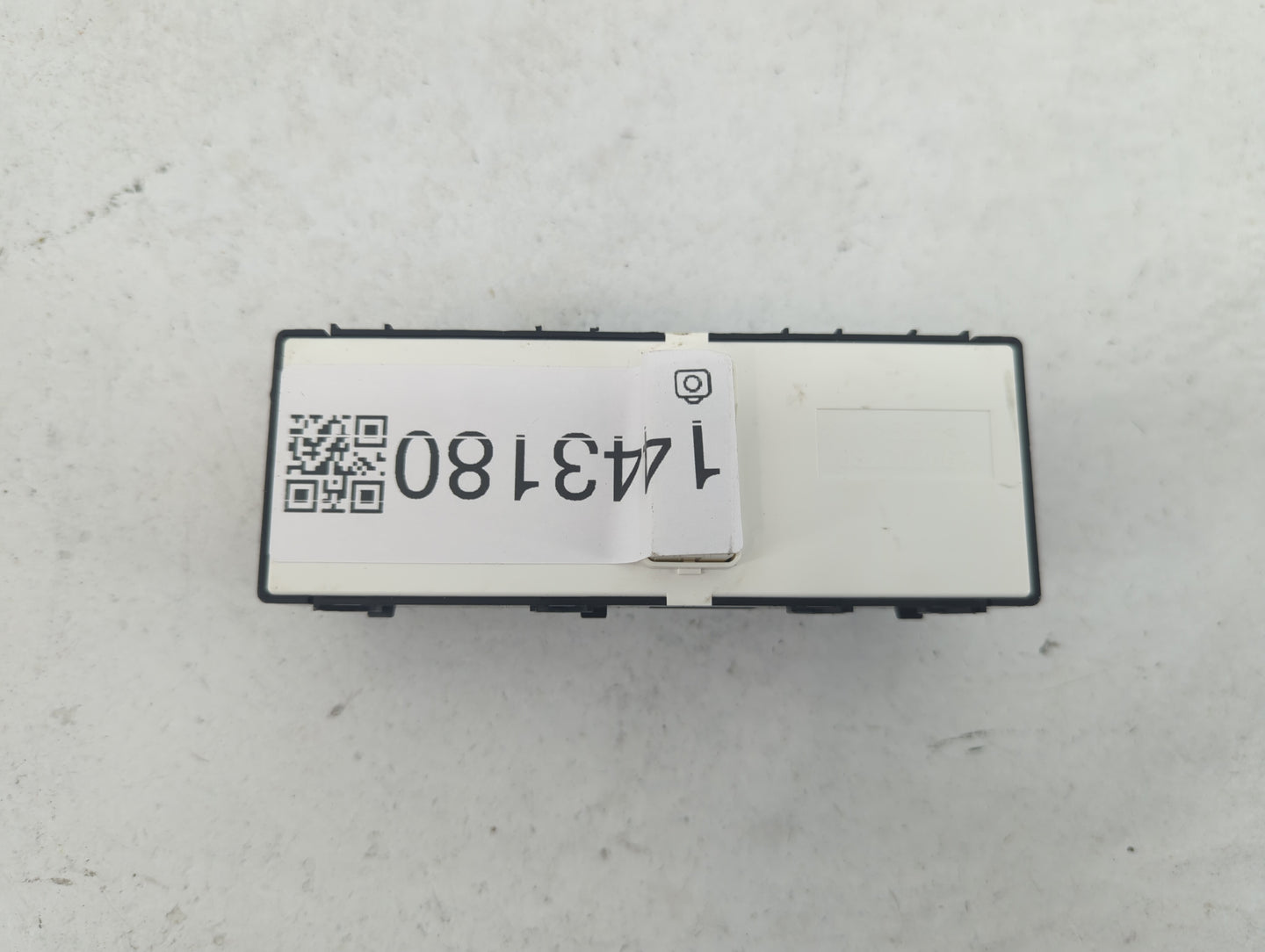 2020 Hyundai Venue Master Power Window Switch Replacement Driver Side Left P/N:93571K2200NNB Fits OEM Used Auto Parts - Oemu