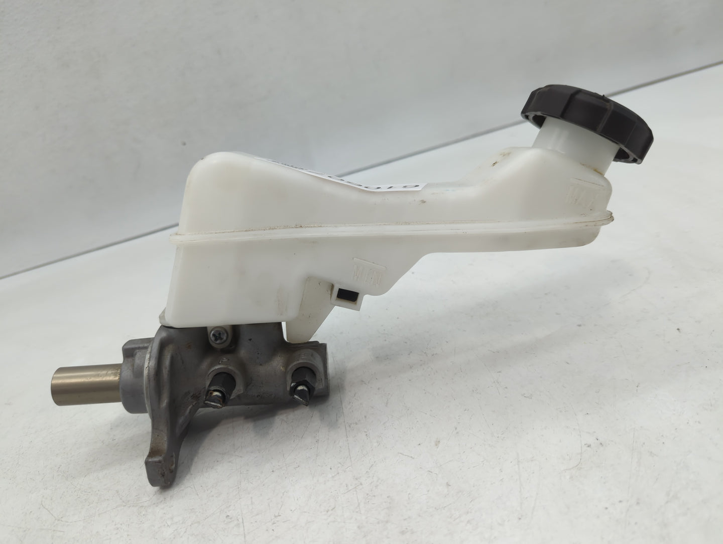 2020-2020 Hyundai Venue Brake Master Cylinder - Oemusedautoparts1.com