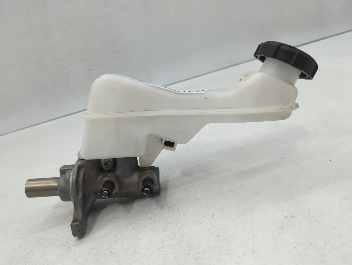 2020-2020 Hyundai Venue Brake Master Cylinder 610607 - Oemusedautoparts1.com