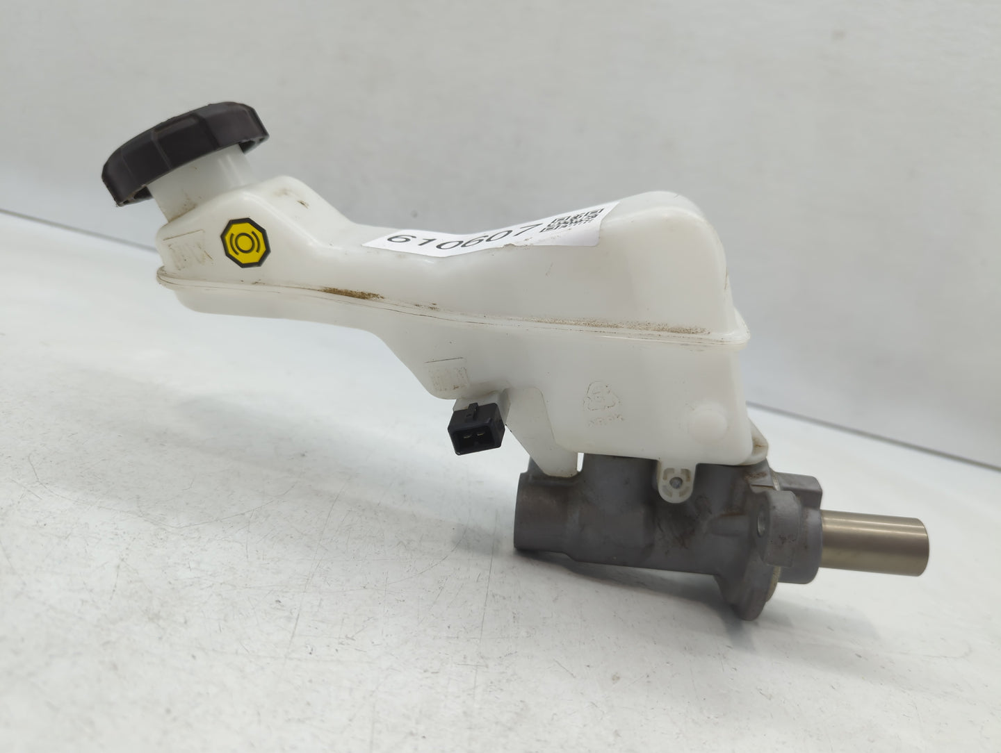 2020-2020 Hyundai Venue Brake Master Cylinder 610607 - Oemusedautoparts1.com