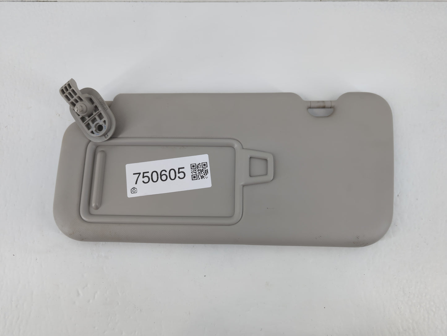 2020 Hyundai Venue Sun Visor Shade Replacement Driver Left Mirror Fits OEM Used Auto Parts - Oemusedautoparts1.com