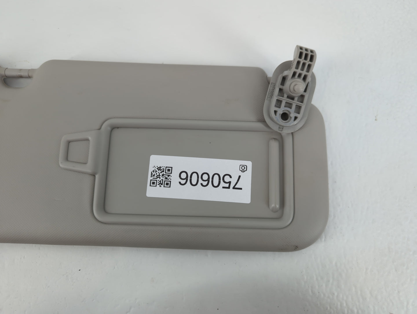 2020 Hyundai Venue Sun Visor Shade Replacement Passenger Right Mirror Fits OEM Used Auto Parts - Oemusedautoparts1.com