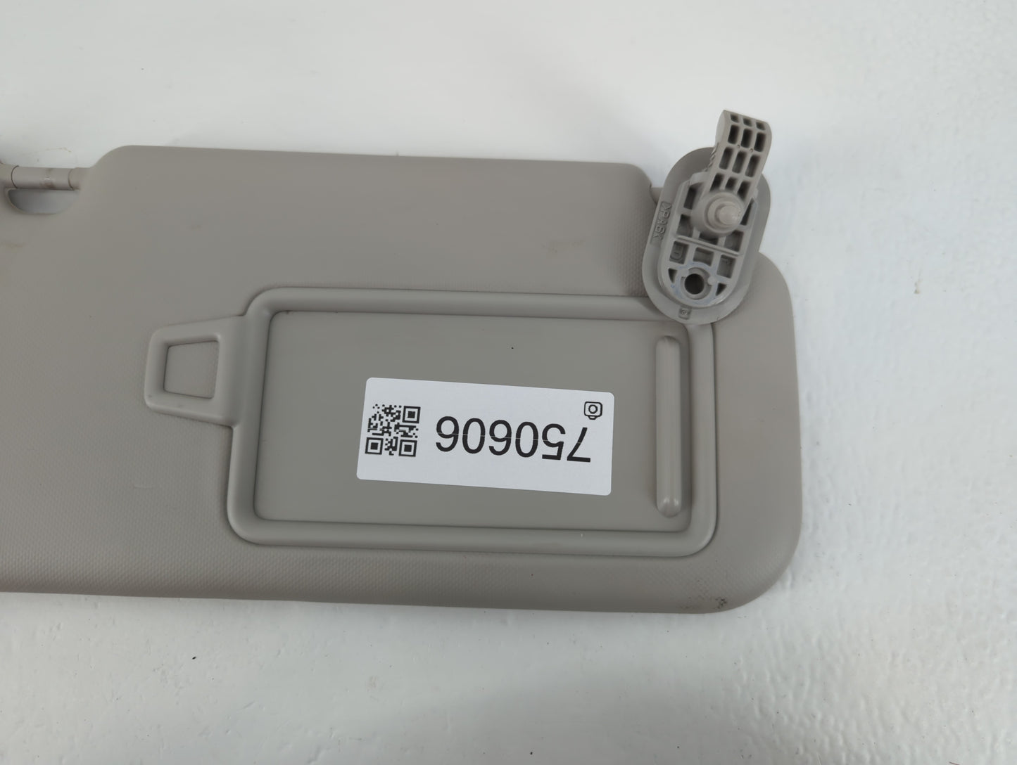 2020 Hyundai Venue Sun Visor Shade Replacement Passenger Right Mirror Fits OEM Used Auto Parts - Oemusedautoparts1.com