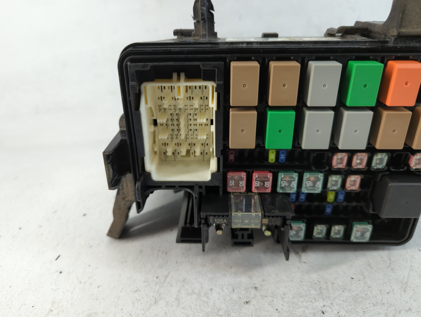 2020 Hyundai Venue Fusebox Fuse Box Panel Relay Module P/N:91260 K2010 Fits OEM Used Auto Parts - Oemusedautoparts1.com