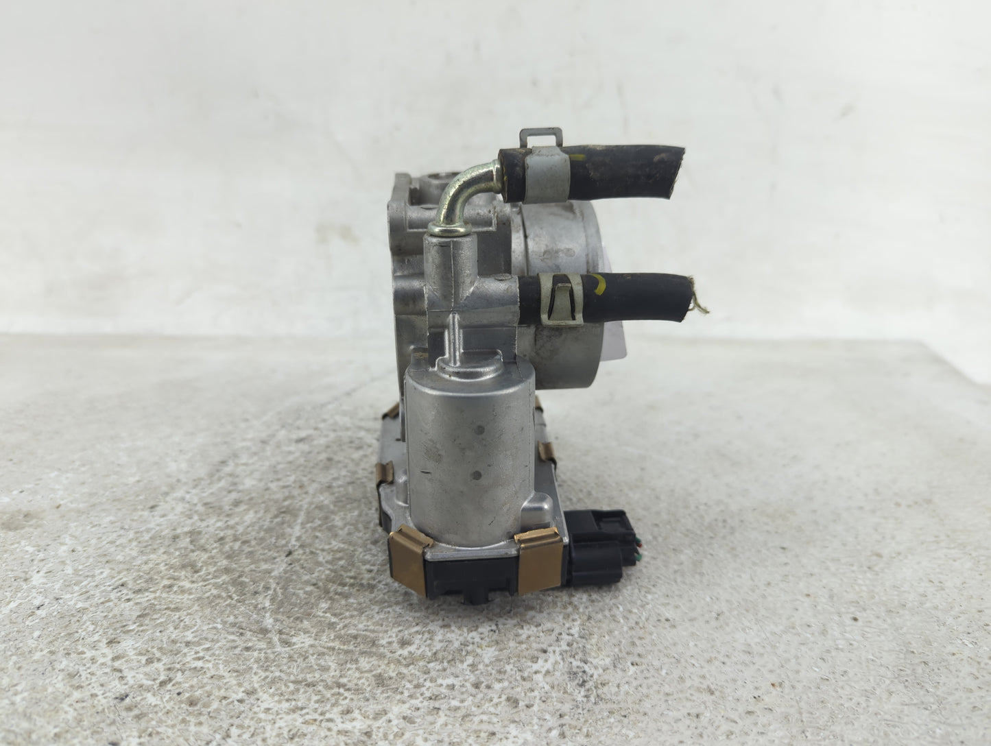 2016-2020 Infiniti Q50 Throttle Body Fits Fits 2016 2017 2018 2019 2020 OEM Used Auto Parts - Oemusedautoparts1.com