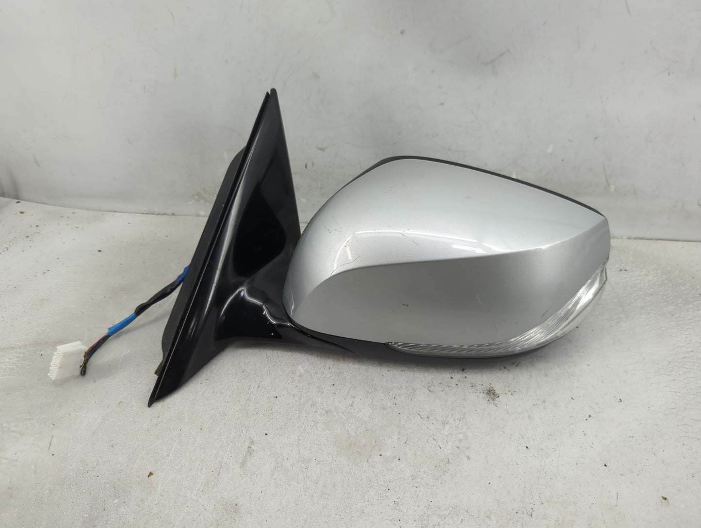 2014-2020 Infiniti Q50 Driver Side View Mirror - Left Door Mirror OEM Used - Oemusedautoparts1.com