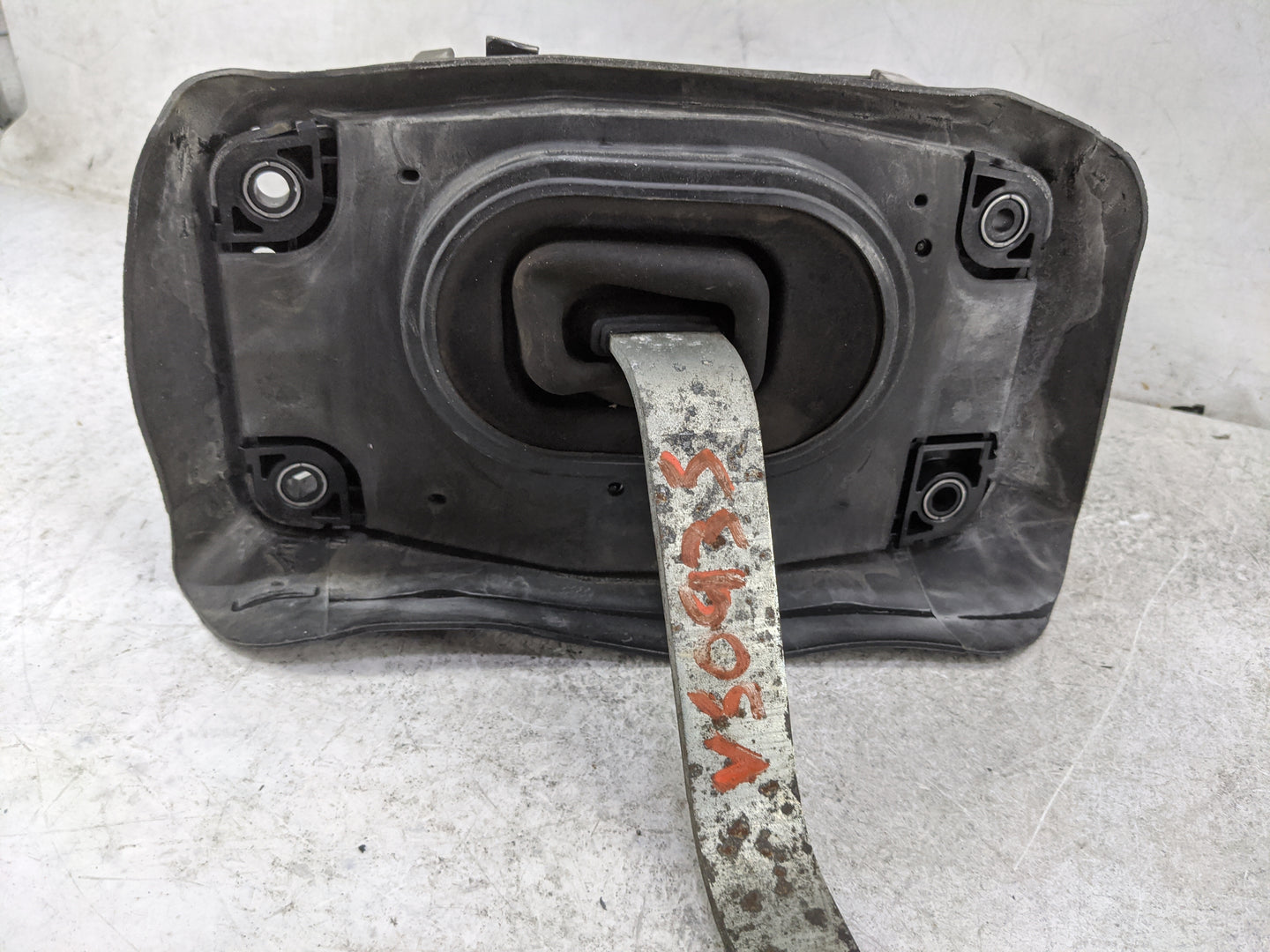 2020 Infiniti Q50 Floor Console Assembly Shifter Black - Oemusedautoparts1.com