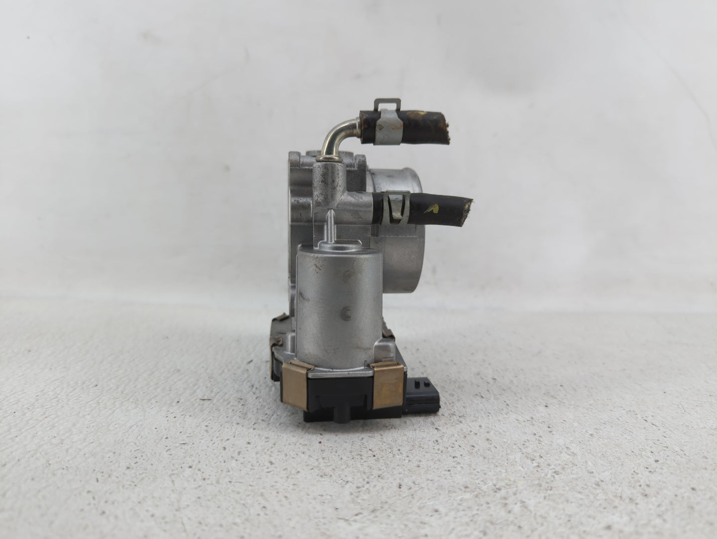 2016-2018 Infiniti Q50 Throttle Body P/N:RME60-52 Fits Fits 2016 2017 2018 OEM Used Auto Parts - Oemusedautoparts1.com