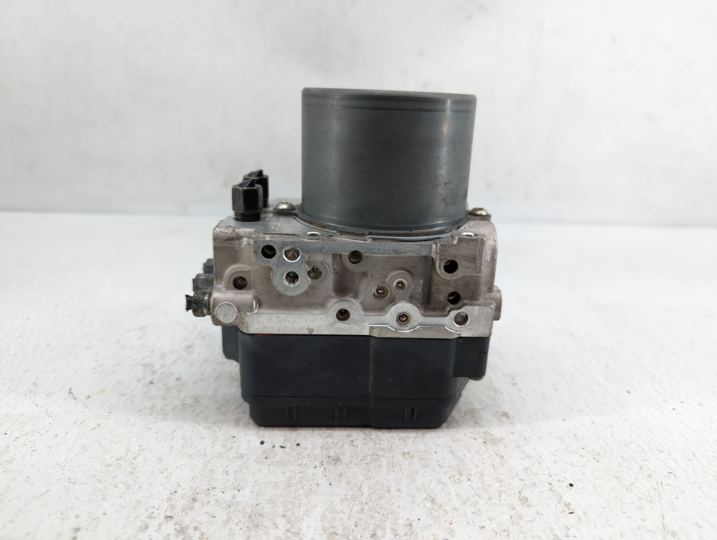 2020 Infiniti Q50 ABS Pump Control Module Replacement P/N:133230-7870 Fits OEM Used Auto Parts - Oemusedautoparts1.com