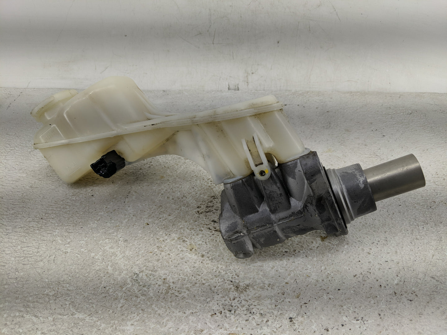 2019-2020 Infiniti Qx50 Brake Master Cylinder - Oemusedautoparts1.com