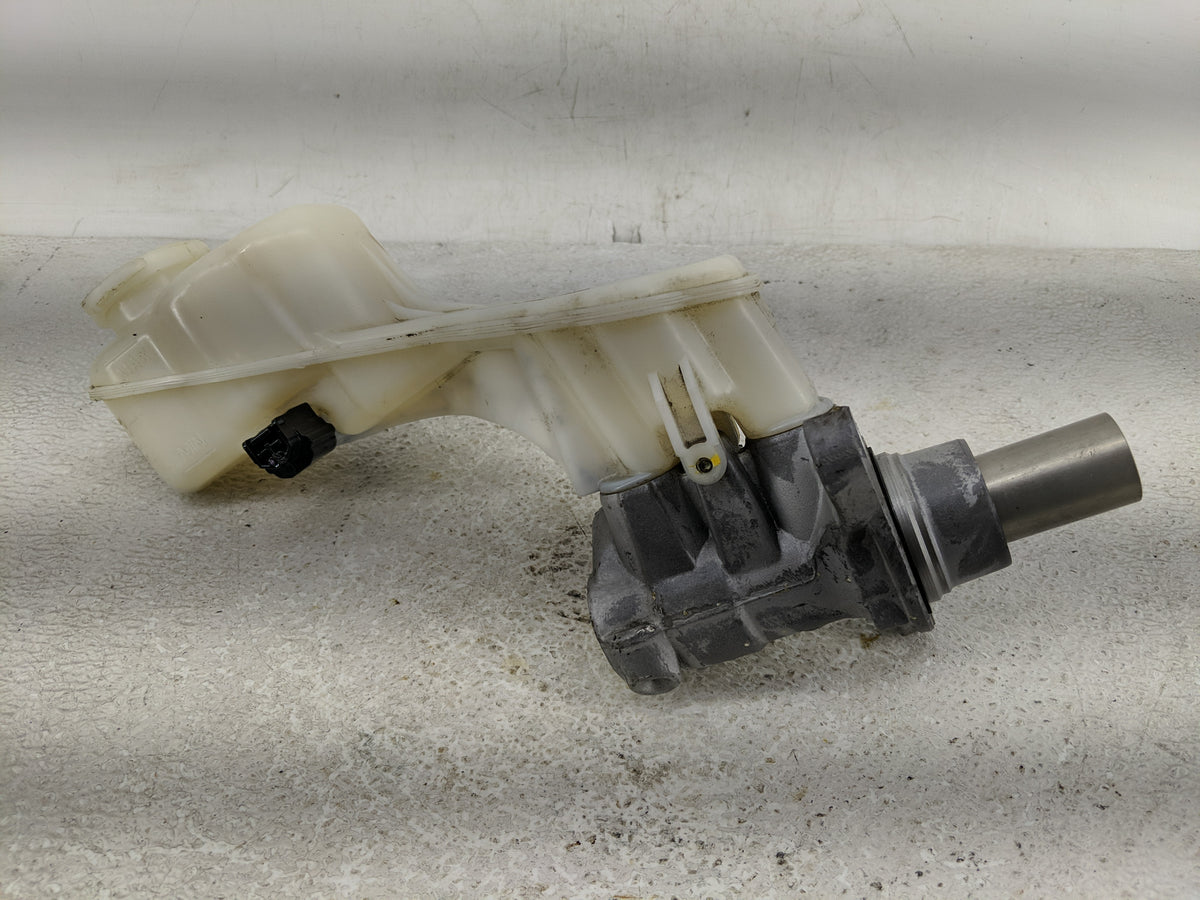 2019-2020 Infiniti Qx50 Brake Master Cylinder 1313784 - Oemusedautoparts1.com