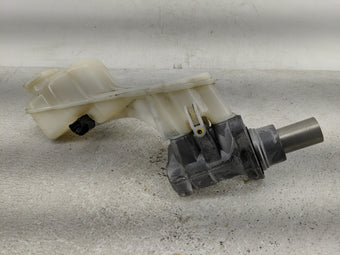 compare product 2019-2020 Infiniti Qx50 Brake Master Cylinder 1313784