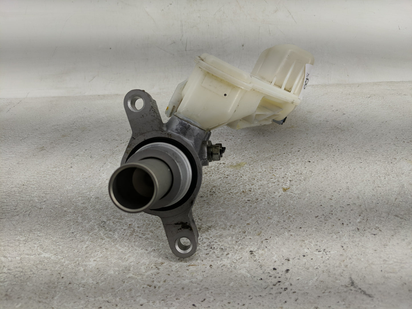 2019-2020 Infiniti Qx50 Brake Master Cylinder 1313784 - Oemusedautoparts1.com