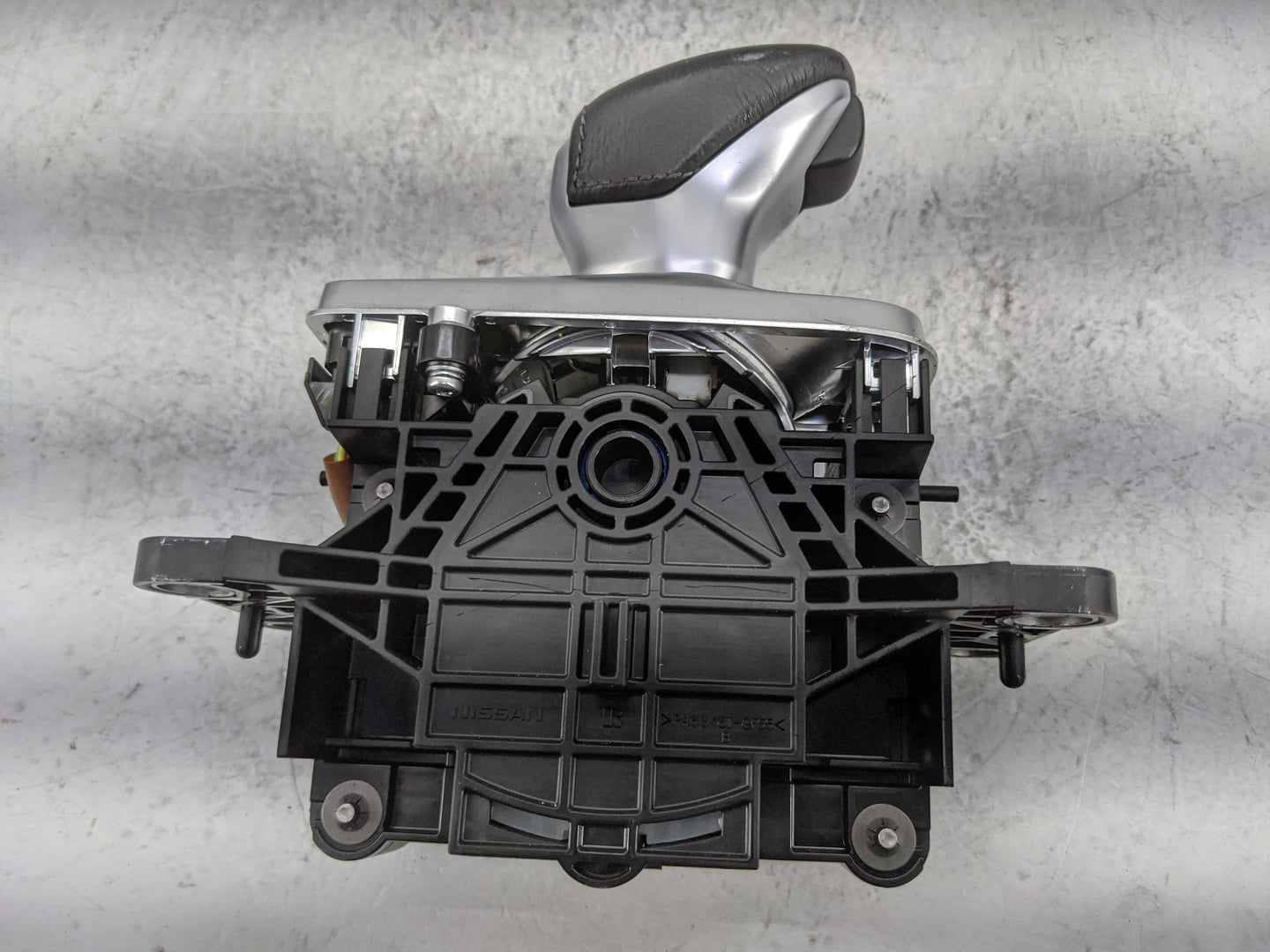 2020 Infiniti Qx50 Floor Console Assembly Shifter Black - Oemusedautoparts1.com