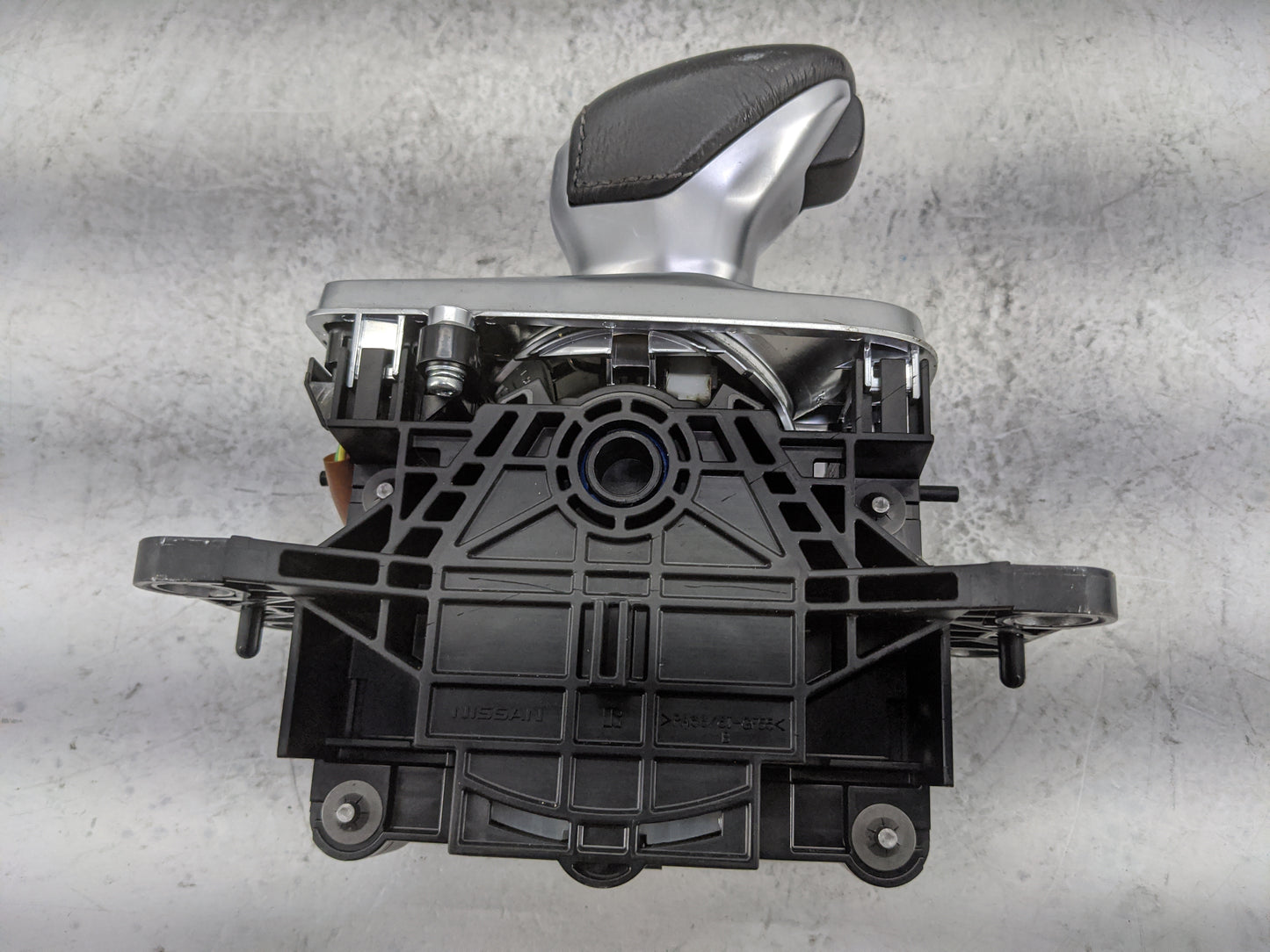 2020 Infiniti Qx50 Floor Console Assembly Shifter Black - Oemusedautoparts1.com