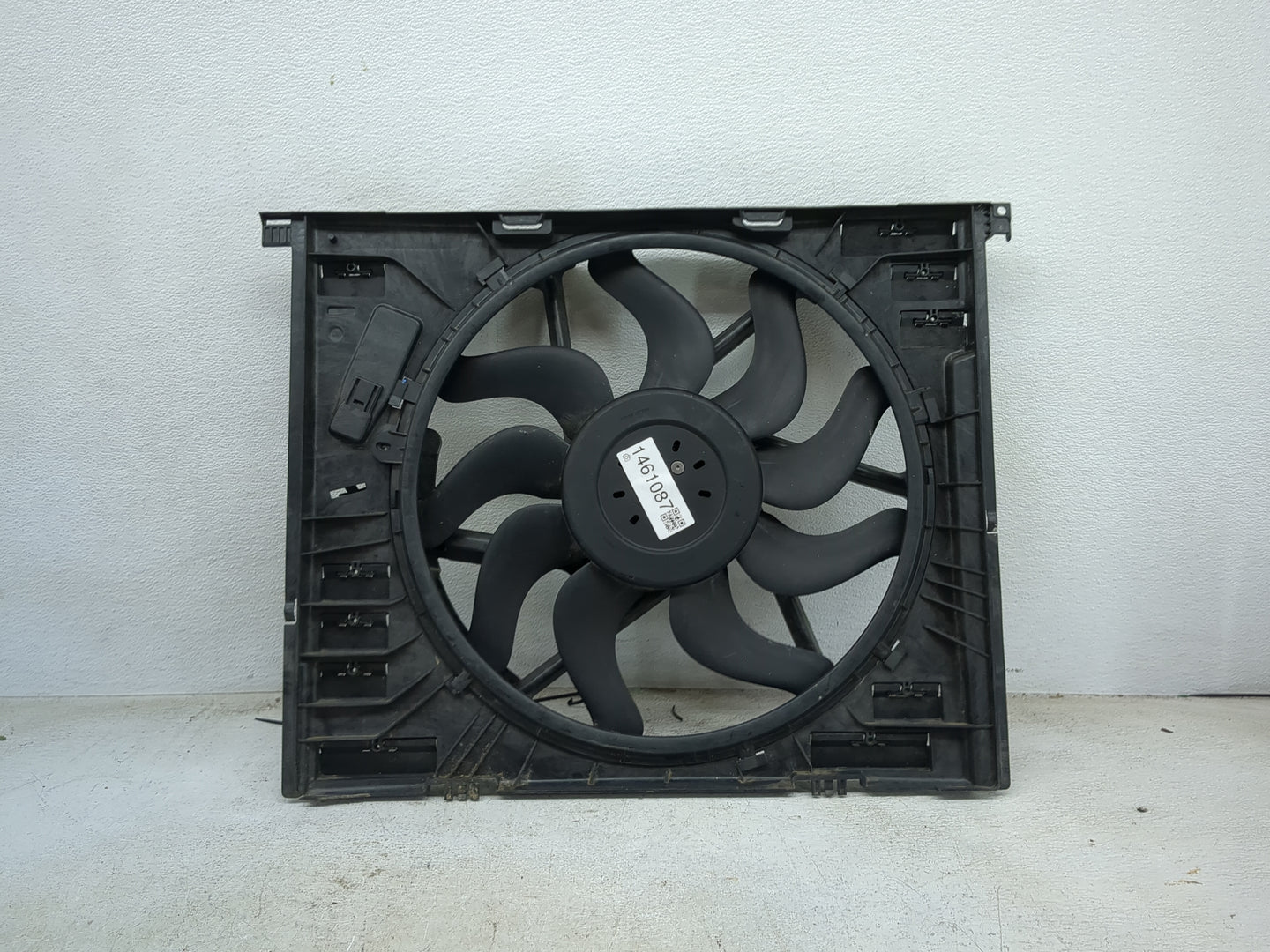 2018-2019 Jaguar E-pace Electric Radiator Cooling Fan Motor Assembly - Oemusedautoparts1.com