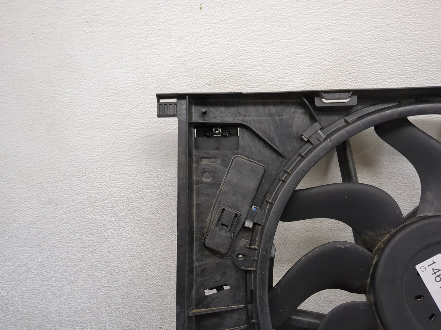 2018-2019 Jaguar E-pace Electric Radiator Cooling Fan Motor Assembly - Oemusedautoparts1.com