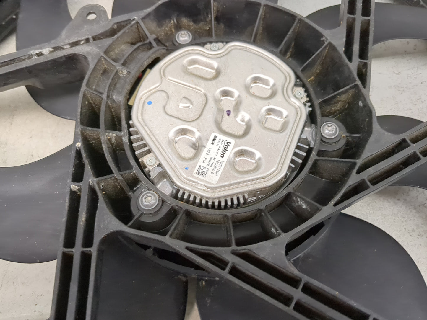 2018-2019 Jaguar E-pace Electric Radiator Cooling Fan Motor Assembly - Oemusedautoparts1.com