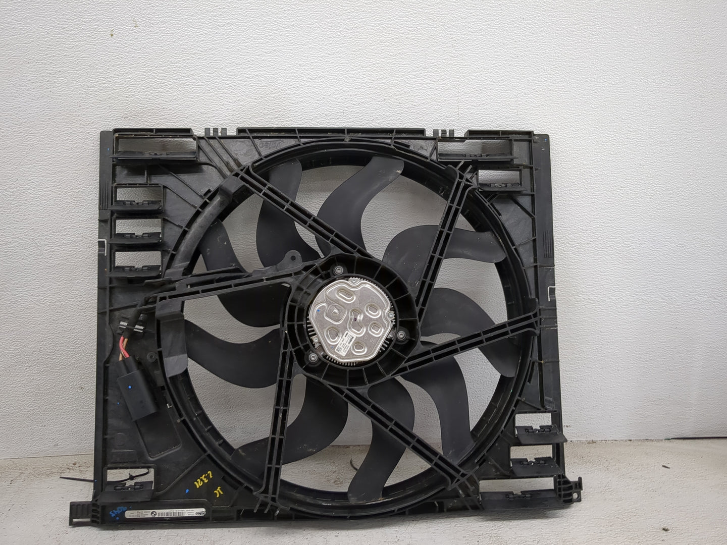 2018-2019 Jaguar E-pace Electric Radiator Cooling Fan Motor Assembly - Oemusedautoparts1.com