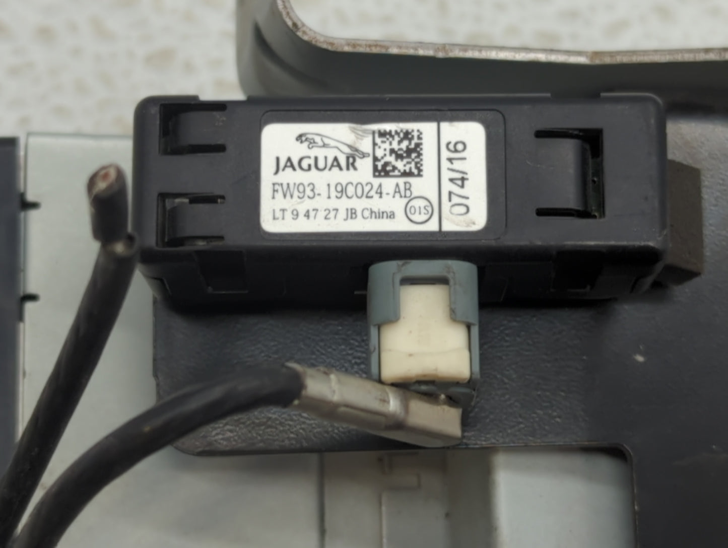 2017-2020 Jaguar F-Pace Radio AM FM Cd Player Receiver Replacement P/N:FW93-11B608-AD GX63-18K812-DE Fits OEM Used Auto Part