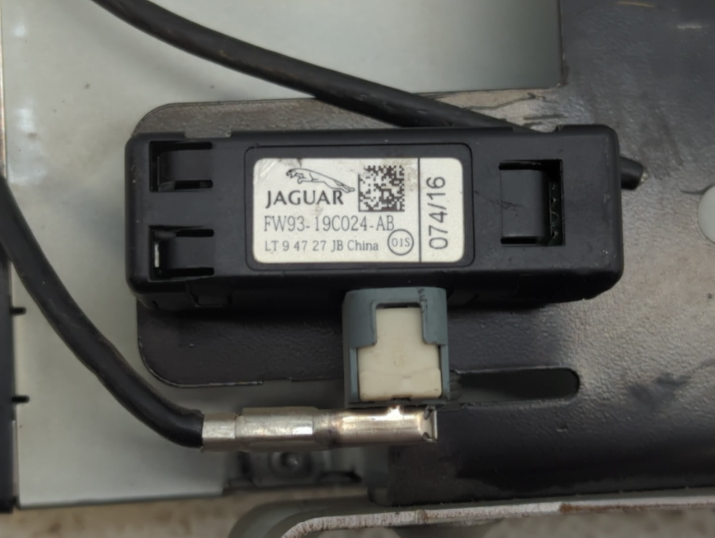 2017-2020 Jaguar F-Pace Radio AM FM Cd Player Receiver Replacement P/N:FW93-11B608-AD GX63-18K812-DE Fits OEM Used Auto Part