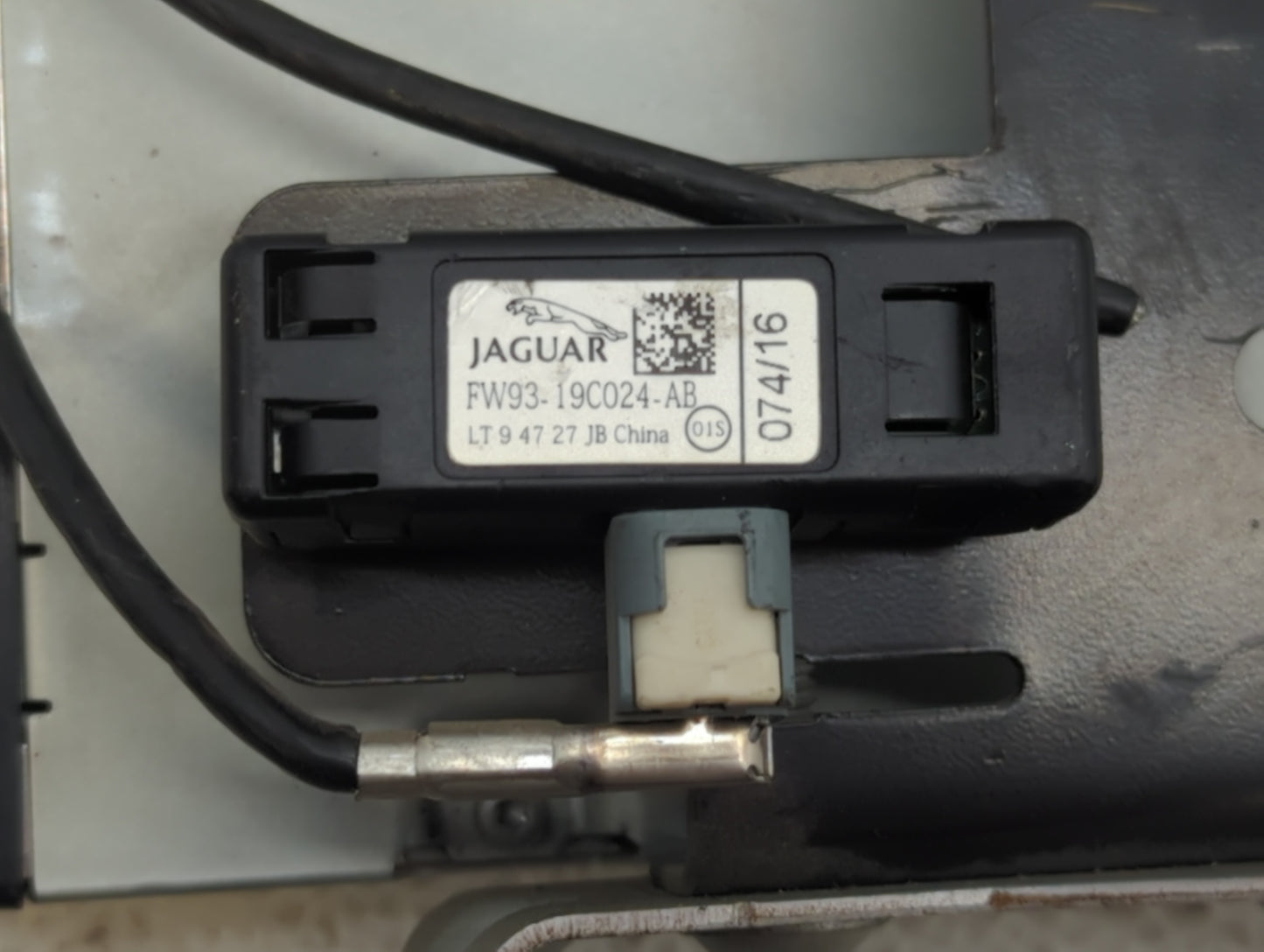 2017-2020 Jaguar F-Pace Radio AM FM Cd Player Receiver Replacement P/N:FW93-11B608-AD GX63-18K812-DE Fits OEM Used Auto Part