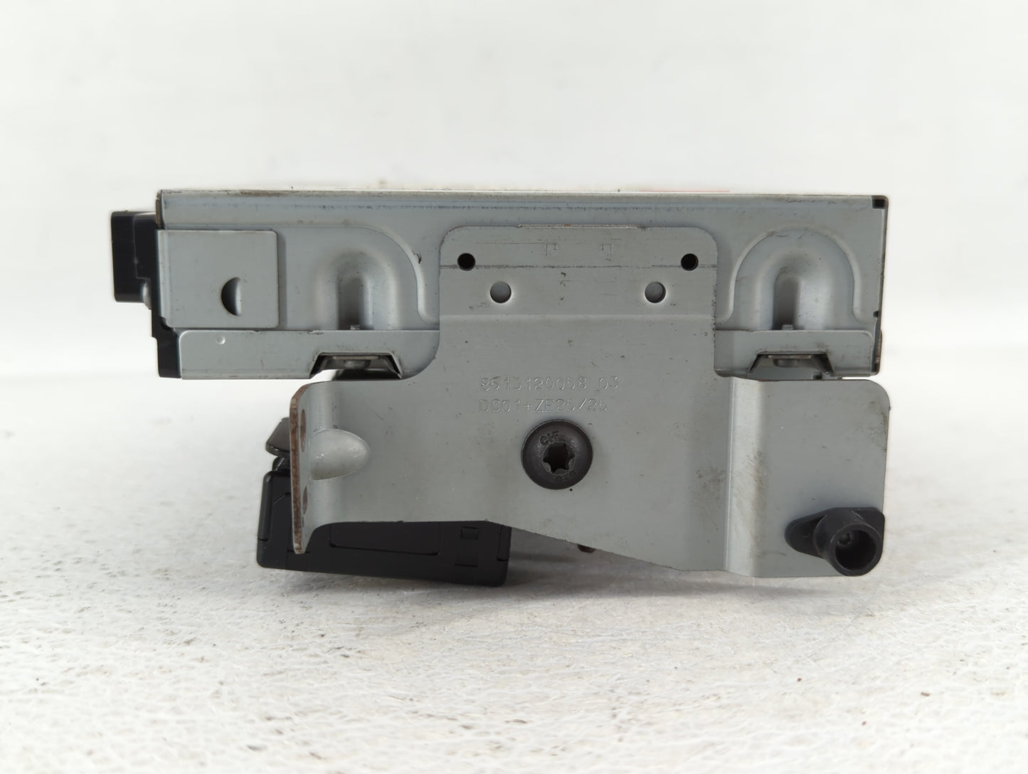 2017-2020 Jaguar F-pace Am Fm Cd Player Radio Receiver - Oemusedautoparts1.com