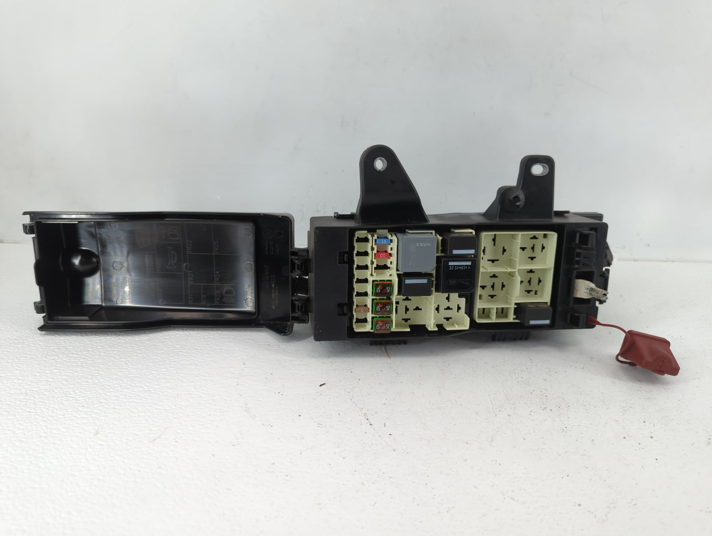 2020 Jaguar F-Pace Fusebox Fuse Box Panel Relay Module P/N:P00147268 GX73-14A076-AA Fits OEM Used Auto Parts - Oemusedautopa