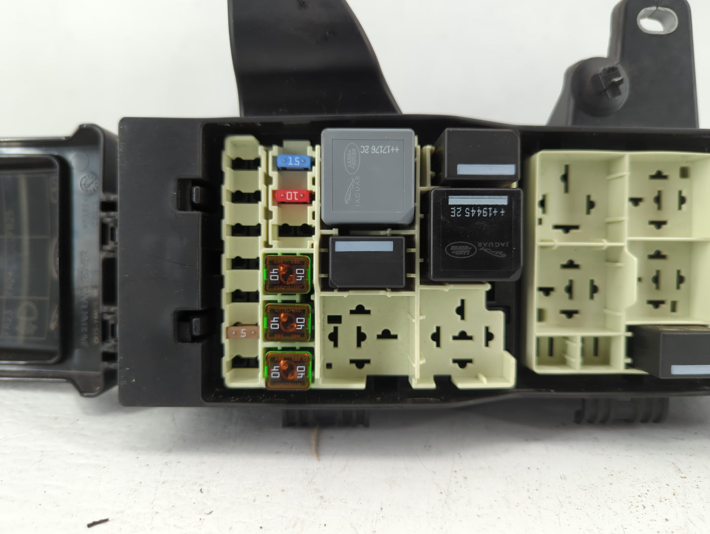 2020 Jaguar F-Pace Fusebox Fuse Box Panel Relay Module P/N:P00147268 GX73-14A076-AA Fits OEM Used Auto Parts - Oemusedautopa