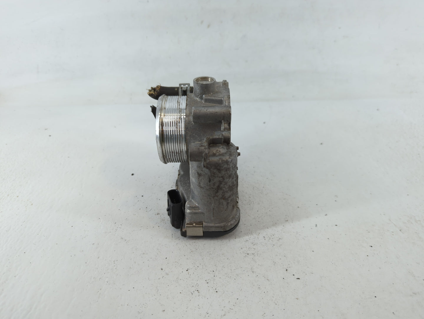 2018-2020 Jaguar F-Pace Throttle Body P/N:K4P3-9F991-AA Fits Fits 2018 2019 2020 OEM Used Auto Parts - Oemusedautoparts1.com