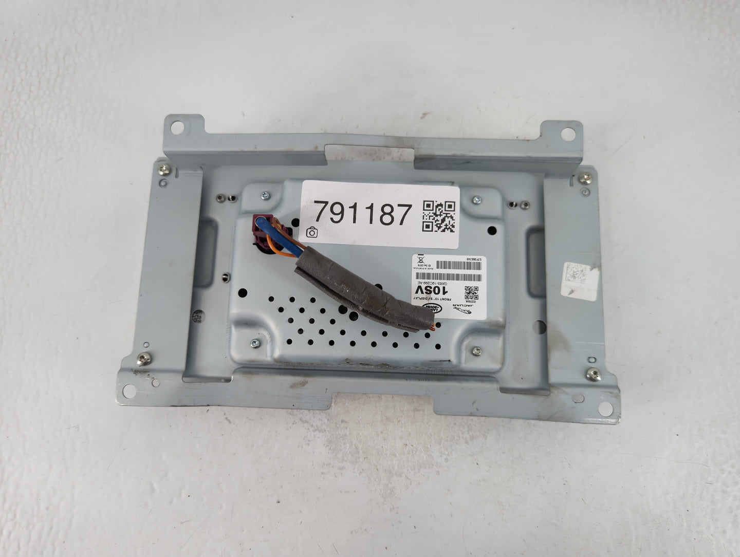 2020-2020 Jaguar F-pace Information Display Screen - Oemusedautoparts1.com