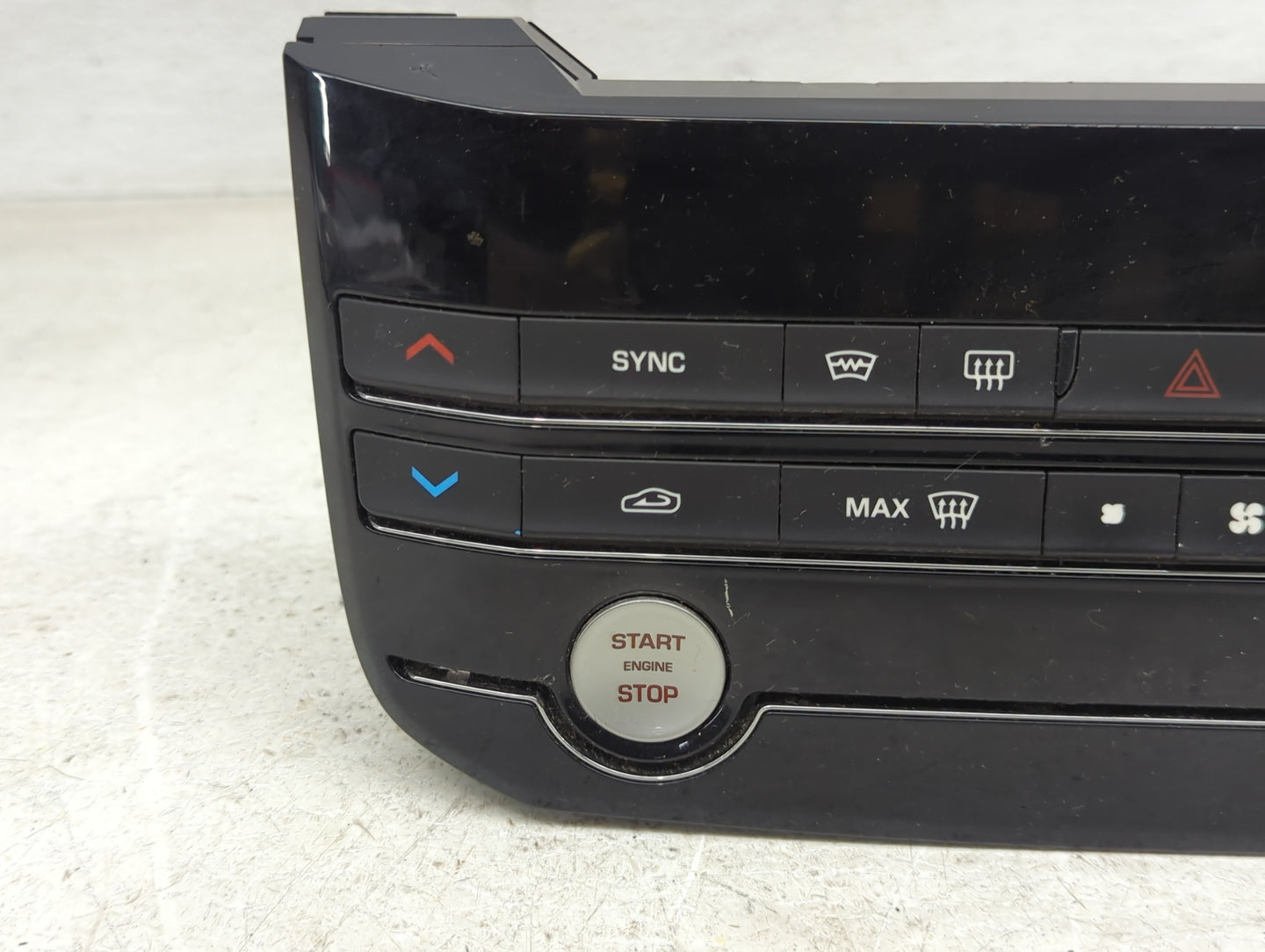 2018-2019 Jaguar Xf Climate Control Module Temperature AC/Heater Replacement P/N:KX63-18C858-SB Fits Fits 2018 2019 OEM Used