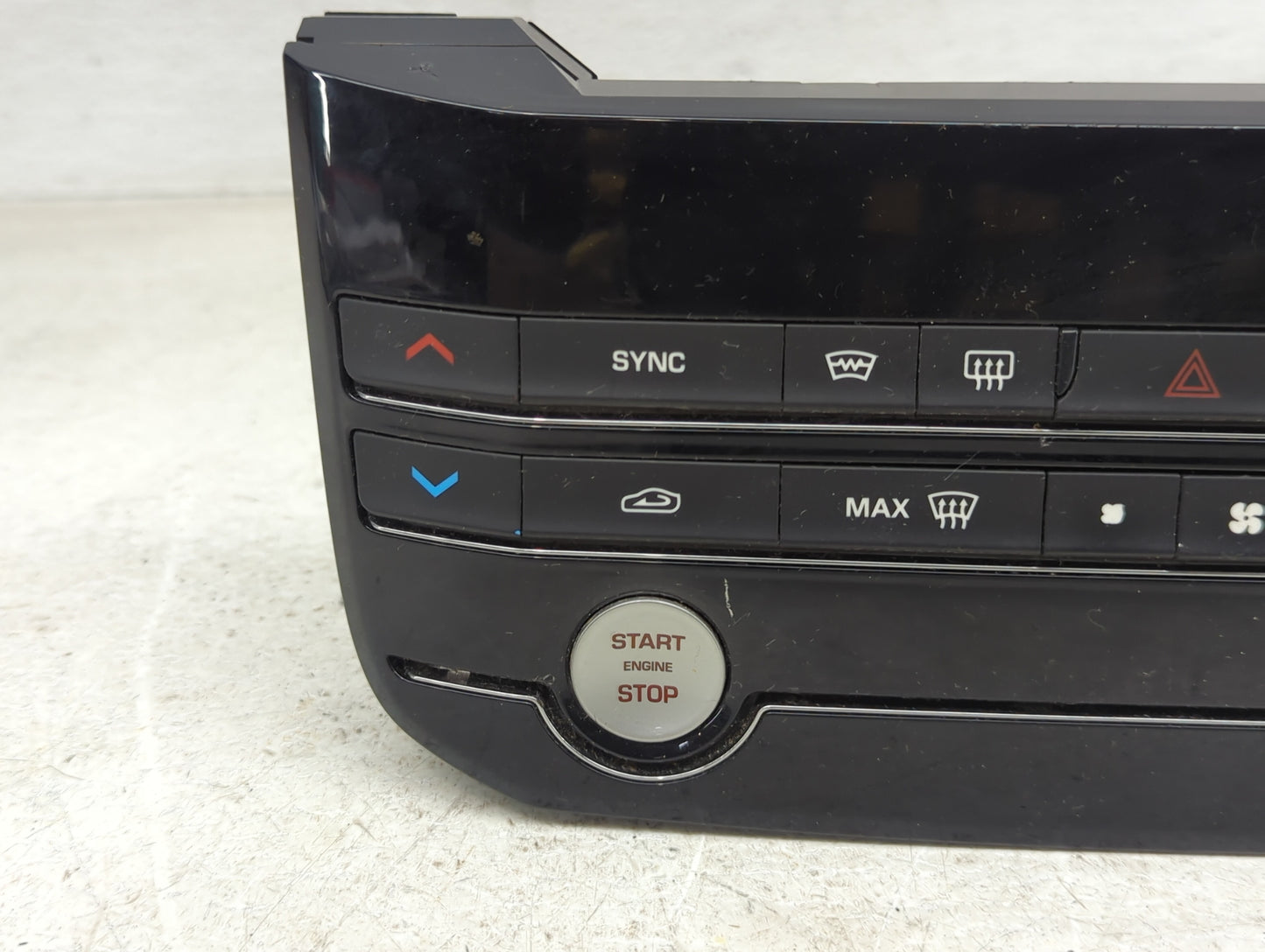 2018-2019 Jaguar Xf Climate Control Module Temperature AC/Heater Replacement P/N:KX63-18C858-SB Fits Fits 2018 2019 OEM Used
