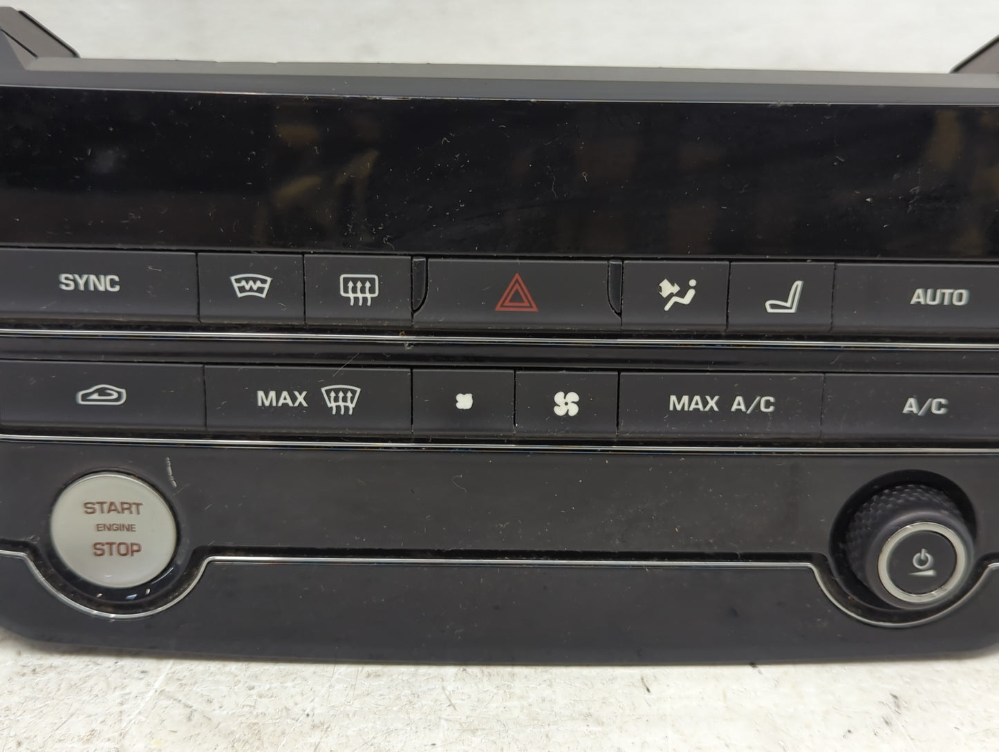2018-2019 Jaguar Xf Climate Control Module Temperature AC/Heater Replacement P/N:KX63-18C858-SB Fits Fits 2018 2019 OEM Used