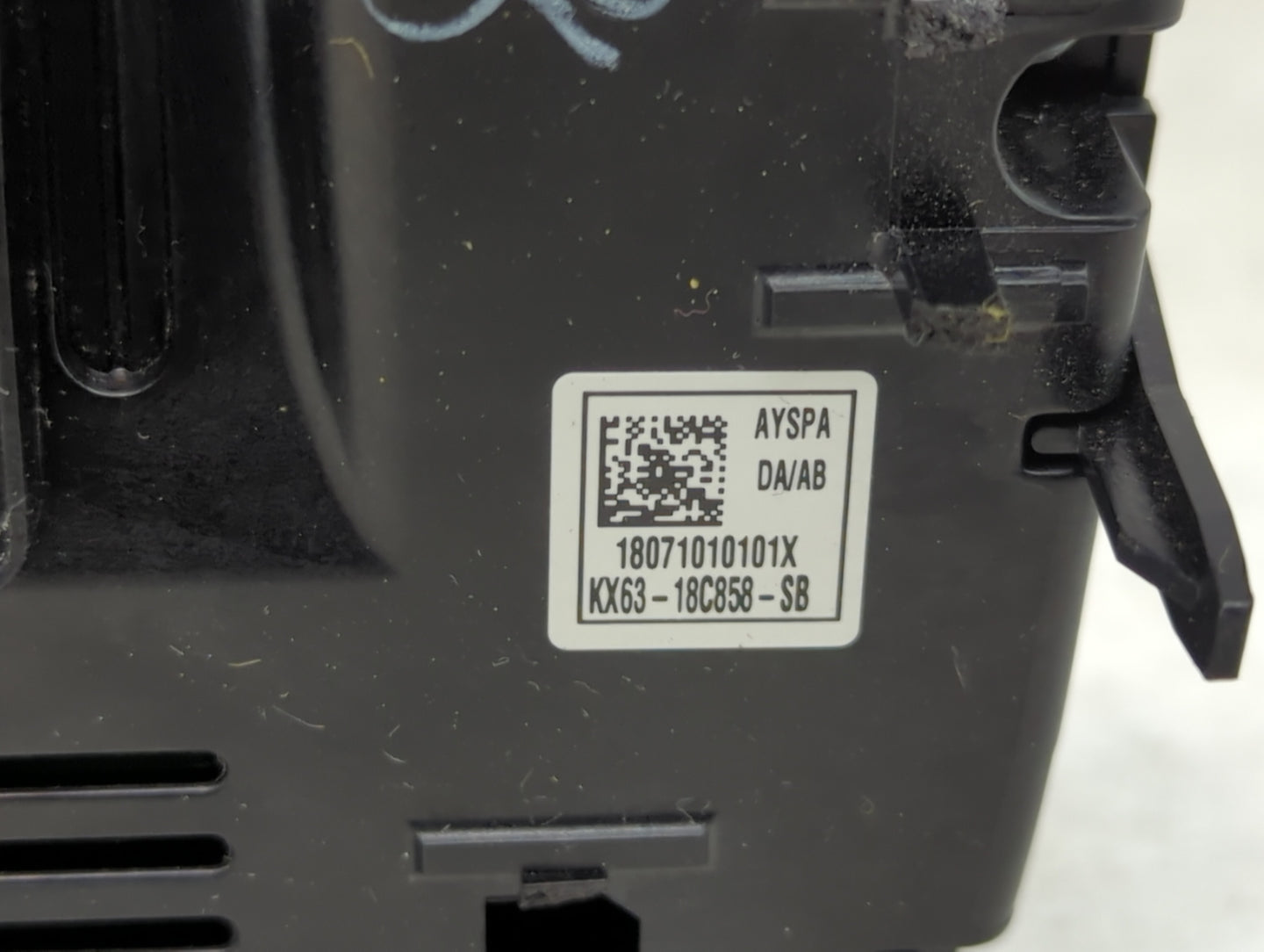 2018-2019 Jaguar Xf Climate Control Module Temperature AC/Heater Replacement P/N:KX63-18C858-SB Fits Fits 2018 2019 OEM Used