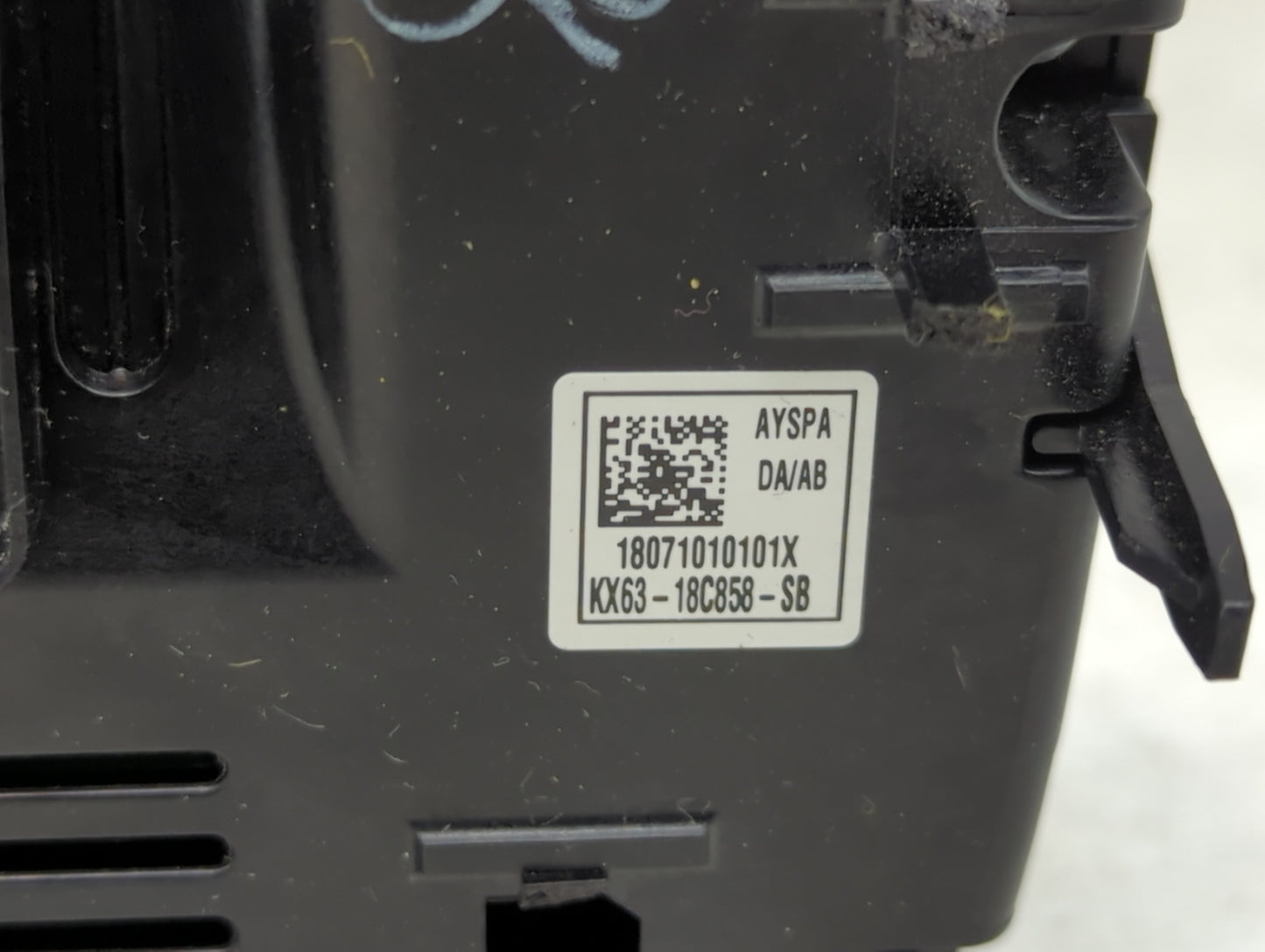 2018-2019 Jaguar Xf Climate Control Module Temperature AC/Heater Replacement P/N:KX63-18C858-SB Fits Fits 2018 2019 OEM Used