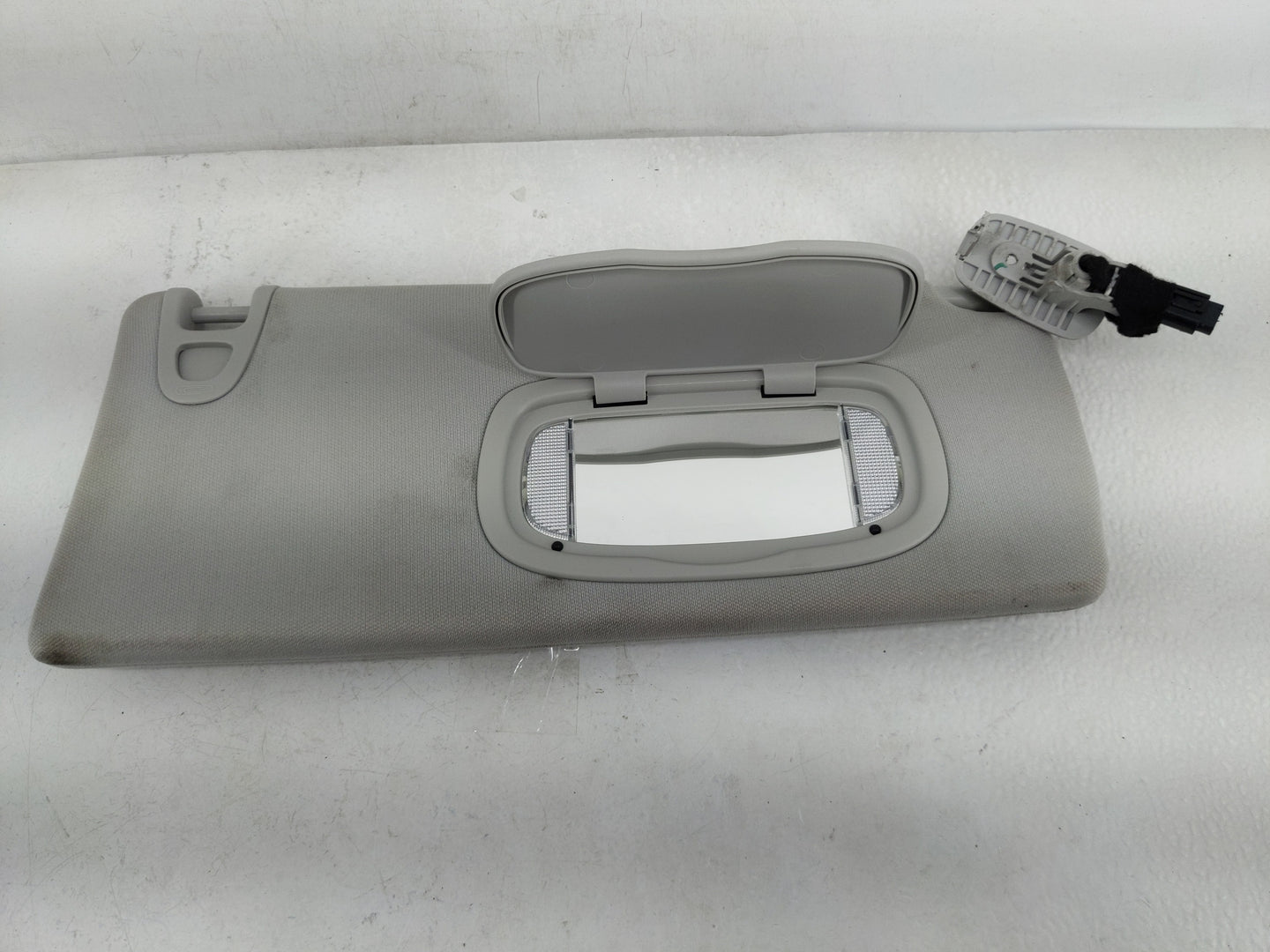 2019-2022 Jeep Cherokee Sun Visor Shade Replacement Passenger Right Mirror Fits Fits 2019 2020 2021 2022 OEM Used Auto Parts