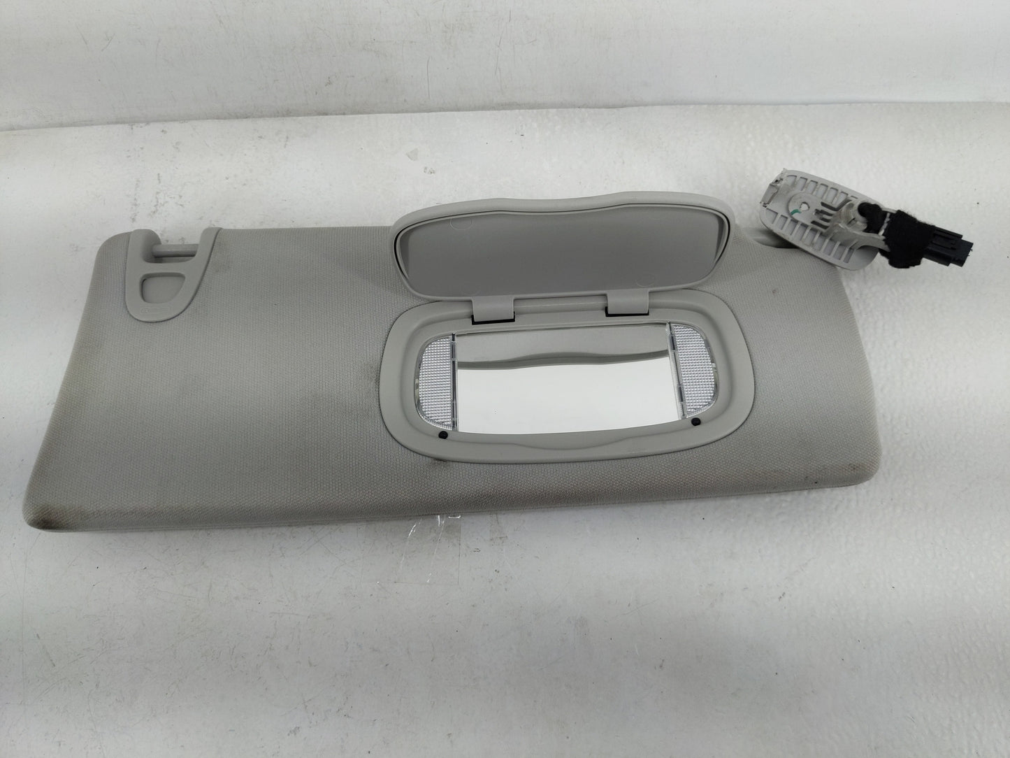 2019-2022 Jeep Cherokee Sun Visor Shade Replacement Passenger Right Mirror Fits Fits 2019 2020 2021 2022 OEM Used Auto Parts