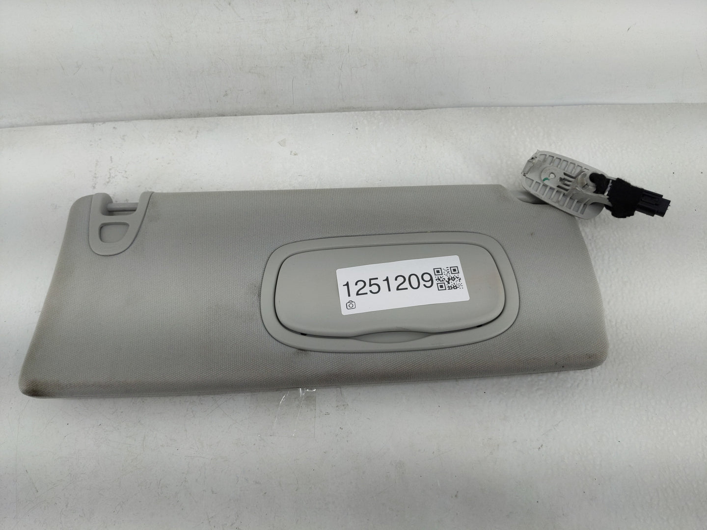 2019-2022 Jeep Cherokee Sun Visor Shade Replacement Passenger Right Mirror Fits Fits 2019 2020 2021 2022 OEM Used Auto Parts