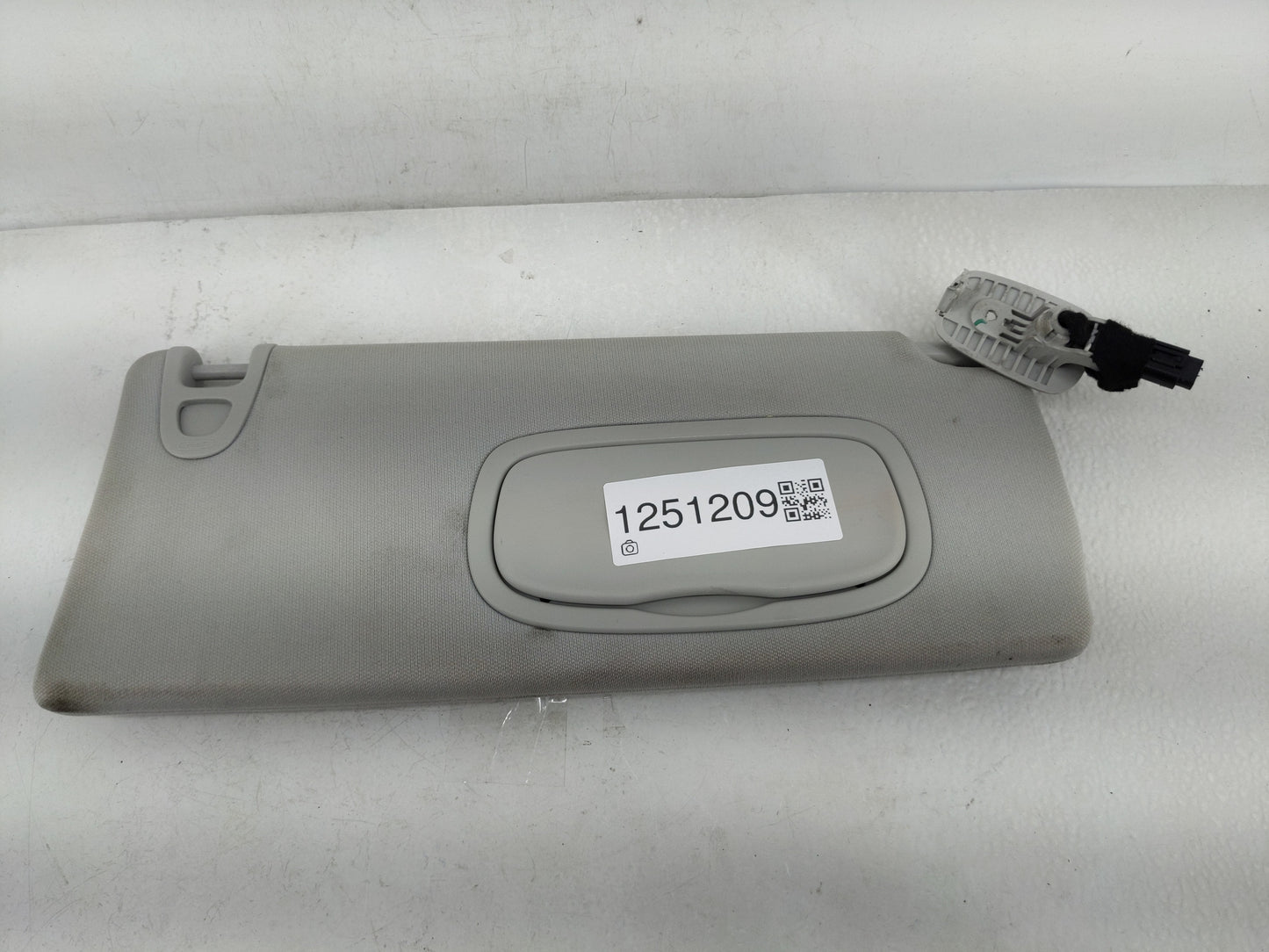 2019-2022 Jeep Cherokee Sun Visor Shade Replacement Passenger Right Mirror Fits Fits 2019 2020 2021 2022 OEM Used Auto Parts