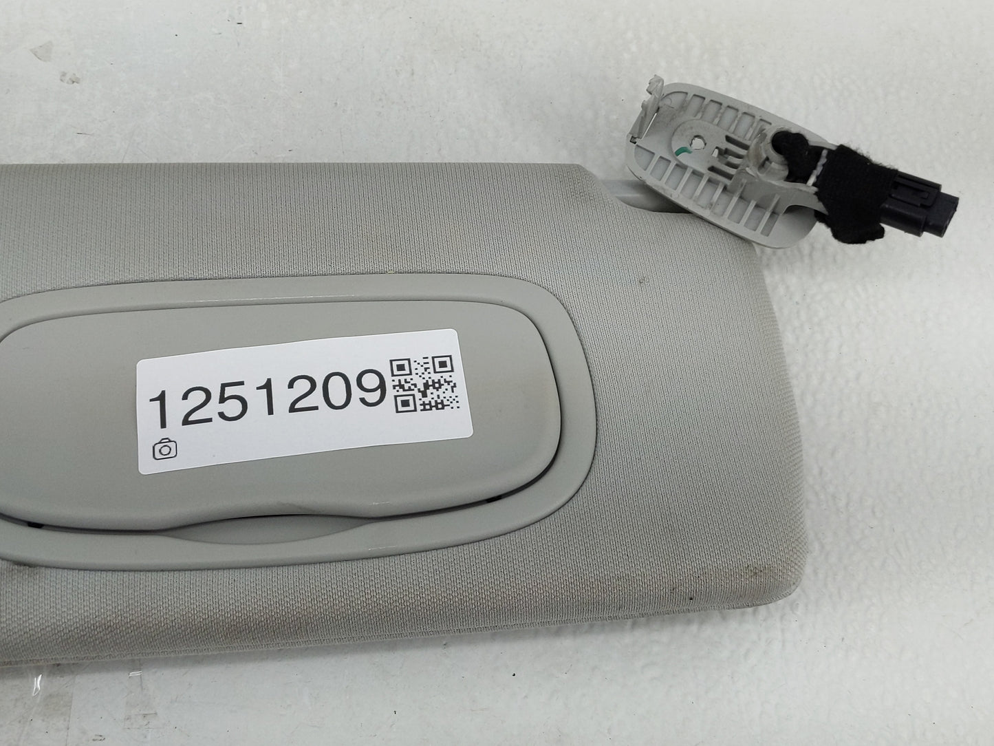 2019-2022 Jeep Cherokee Sun Visor Shade Replacement Passenger Right Mirror Fits Fits 2019 2020 2021 2022 OEM Used Auto Parts