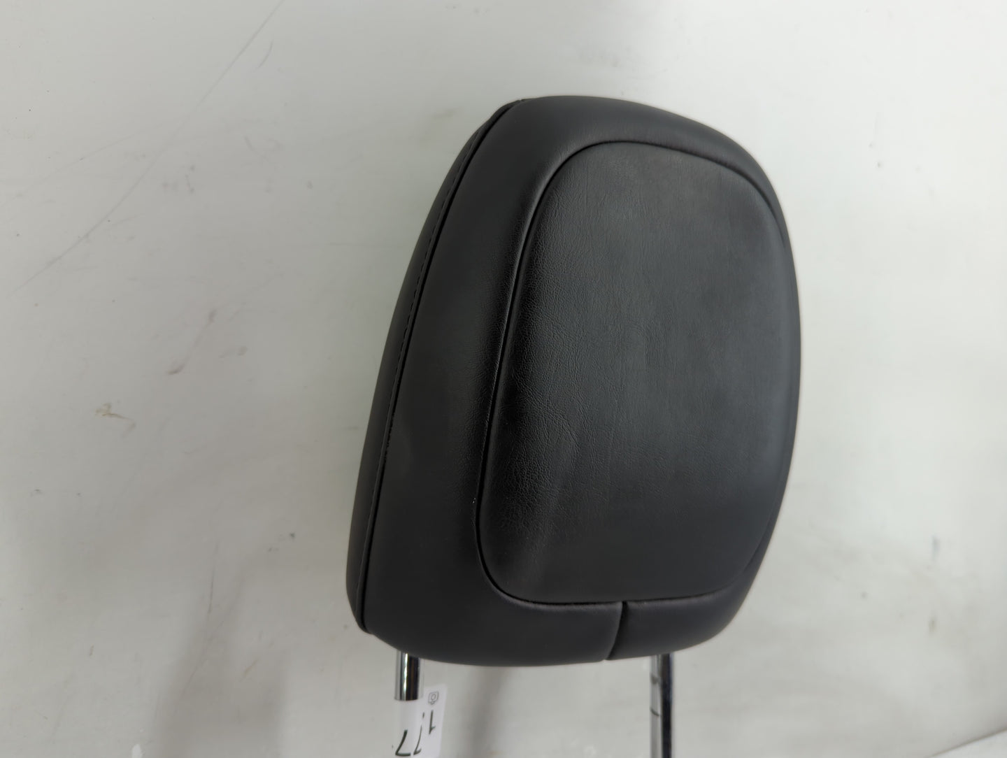 2020 Jeep Cherokee Headrest Head Rest Front Driver Passenger Seat Fits OEM Used Auto Parts - Oemusedautoparts1.com