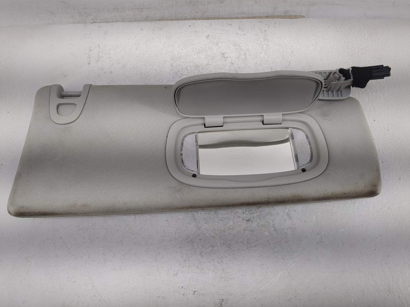 2019-2022 Jeep Cherokee Sun Visor Shade Replacement Passenger Right Mirror Fits Fits 2019 2020 2021 2022 OEM Used Auto Parts