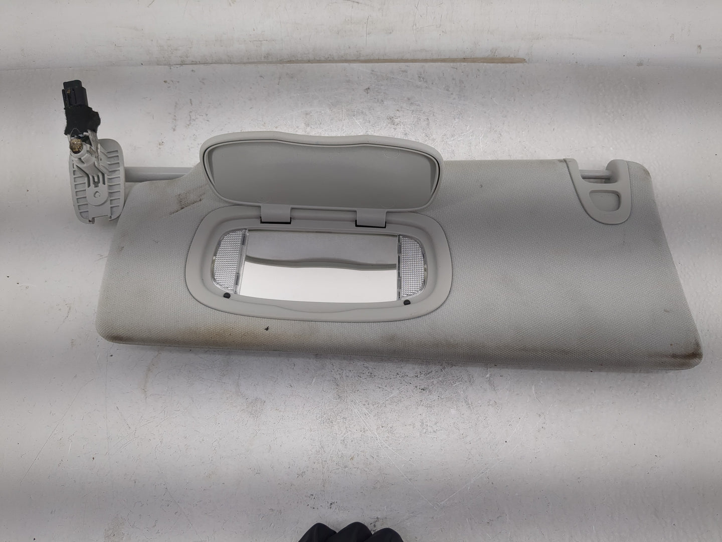 2019-2022 Jeep Cherokee Sun Visor Shade Replacement Passenger Right Mirror Fits Fits 2019 2020 2021 2022 OEM Used Auto Parts