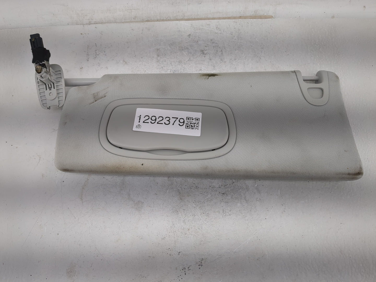 2019-2022 Jeep Cherokee Sun Visor Shade Replacement Passenger Right Mirror Fits Fits 2019 2020 2021 2022 OEM Used Auto Parts